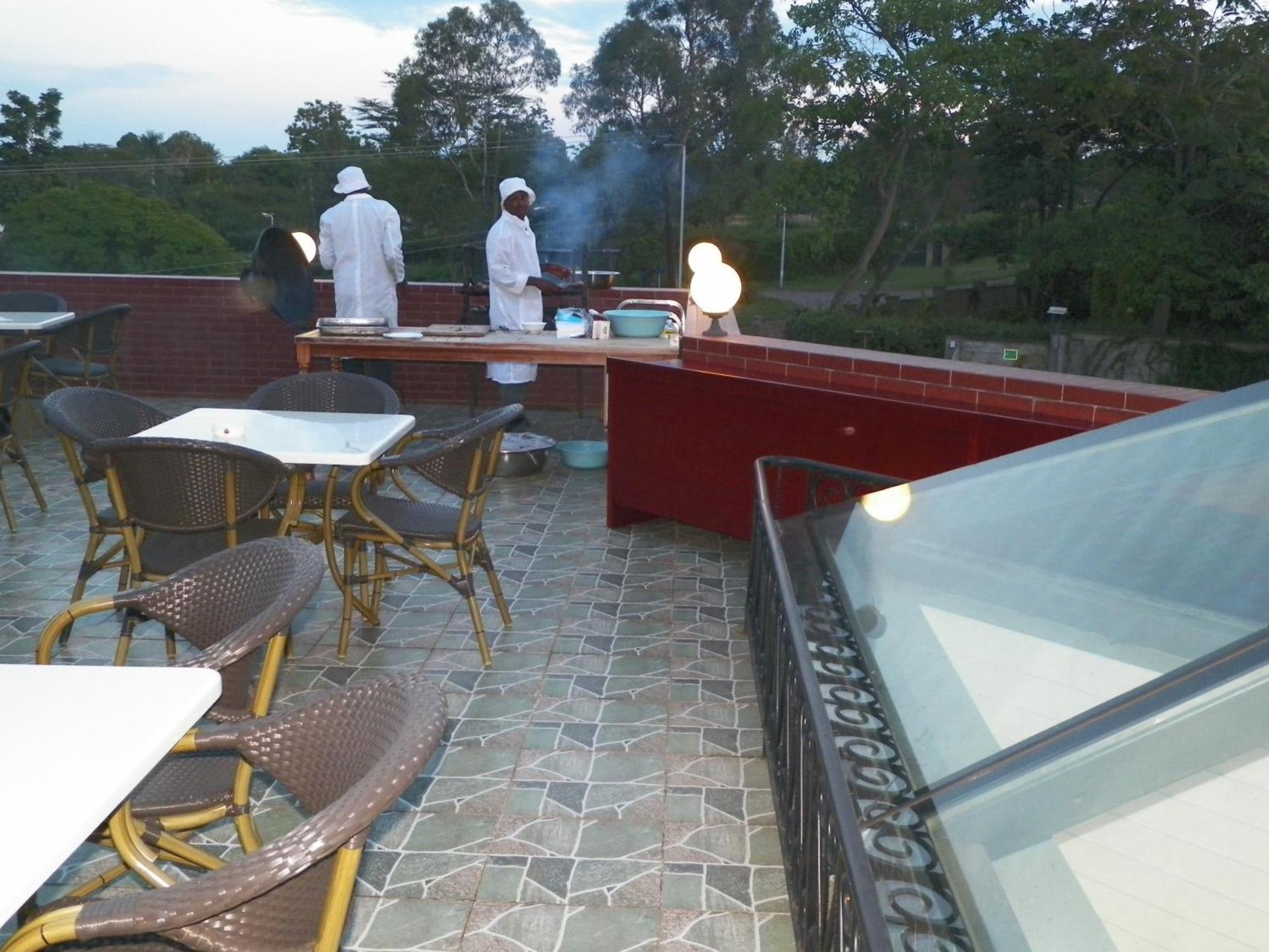 Soluxe Club International Hotel Nairobi Exterior photo